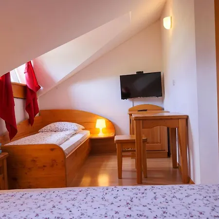 Farm stay Domacija Malnarjevi *