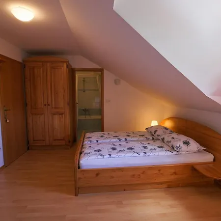 Farm stay Domacija Malnarjevi *