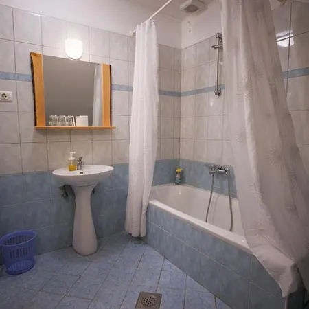 Domacija Malnarjevi *