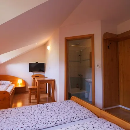 Farm stay Domacija Malnarjevi *