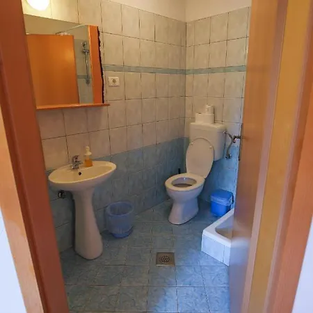 Domacija Malnarjevi Farm stay *