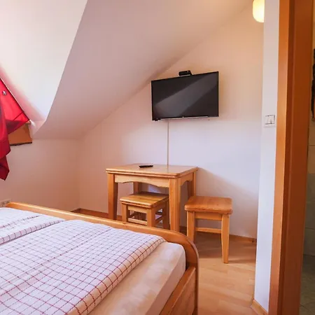 Farm stay Domacija Malnarjevi *