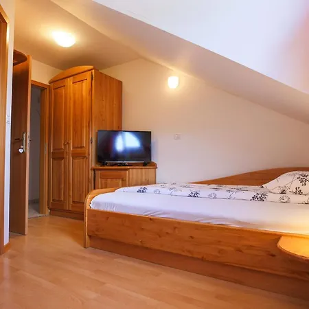 Domacija Malnarjevi Villa Slavina