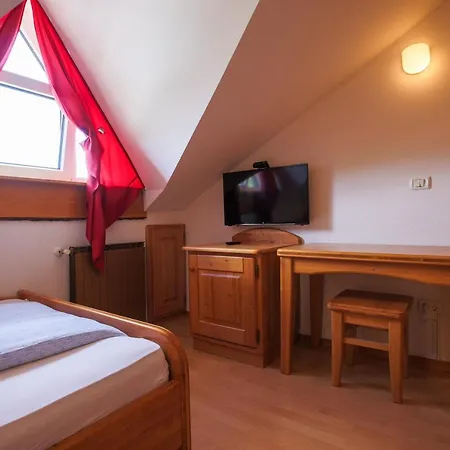 Farm stay Domacija Malnarjevi