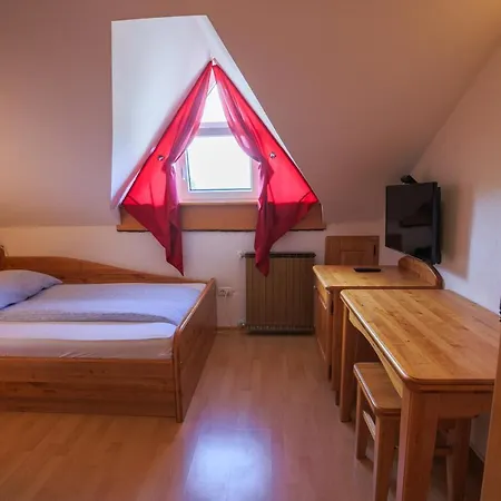 Domacija Malnarjevi Farm stay Villa Slavina