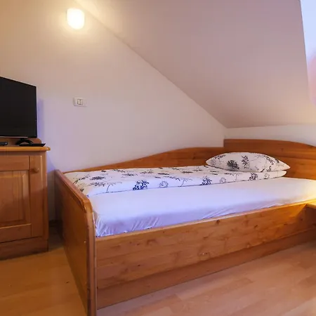 Domacija Malnarjevi *