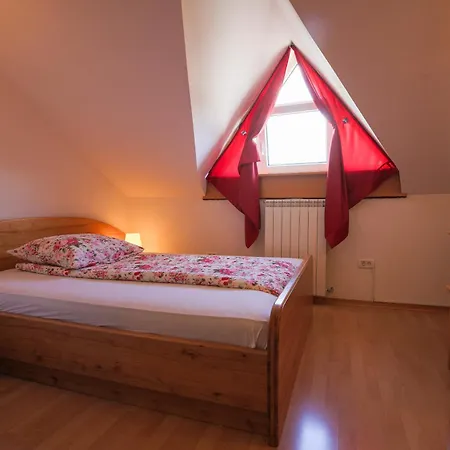 Domacija Malnarjevi *