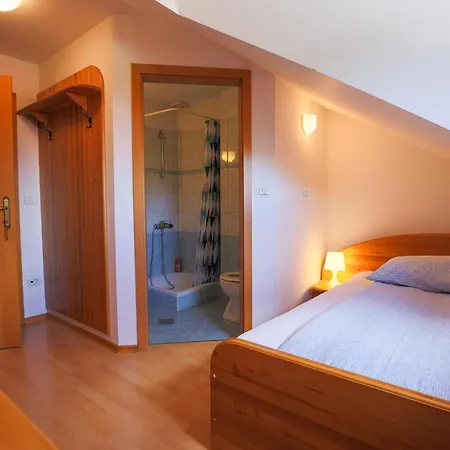 Domacija Malnarjevi *