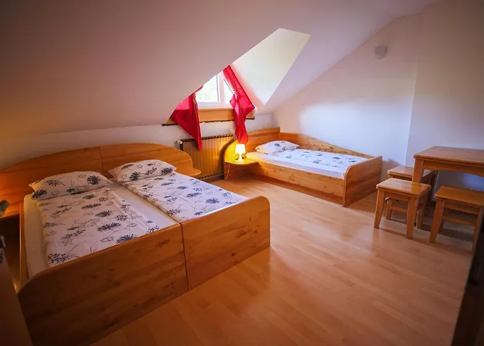 Domacija Malnarjevi مزرعة للإقامة