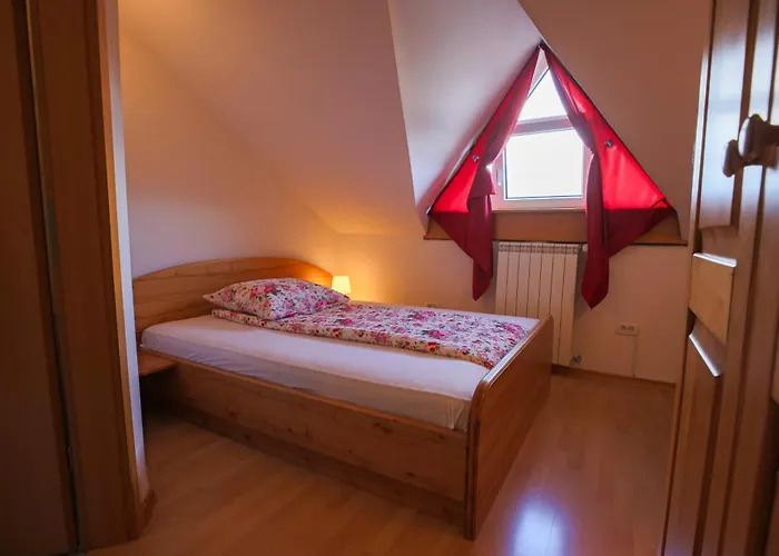 Domacija Malnarjevi Villa Slavina