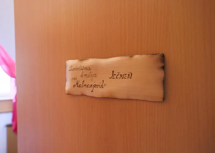 Domacija Malnarjevi مزرعة للإقامة *